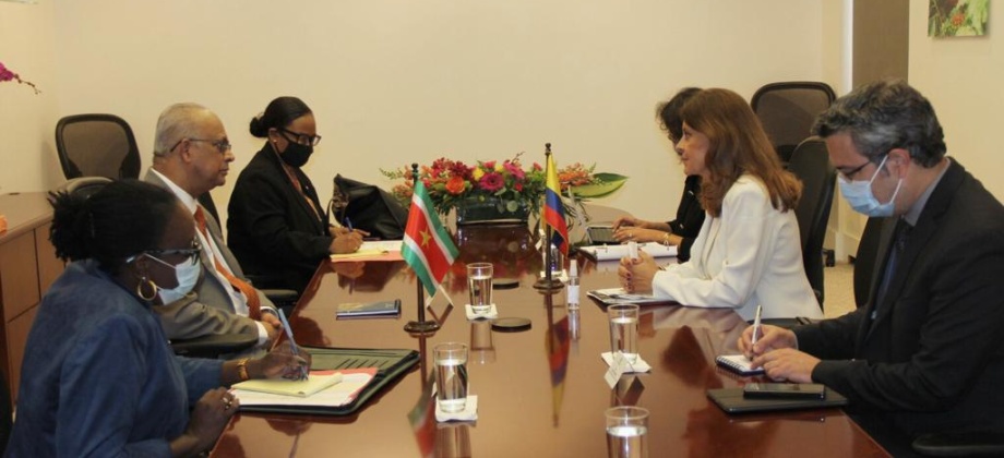 Vicepresidente y Canciller reiteró apoyo a Surinam para vigorizar las relaciones con los 15 países de la Comunidad del Caribe, con el apoyo indispensable de la OEA